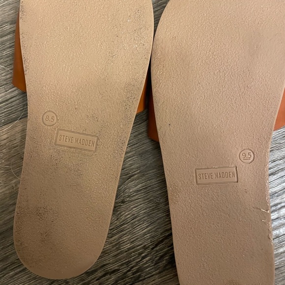 Steve Madden Sandals/Slides color hue Cognac as reddish brown - Picture 4 of 5
